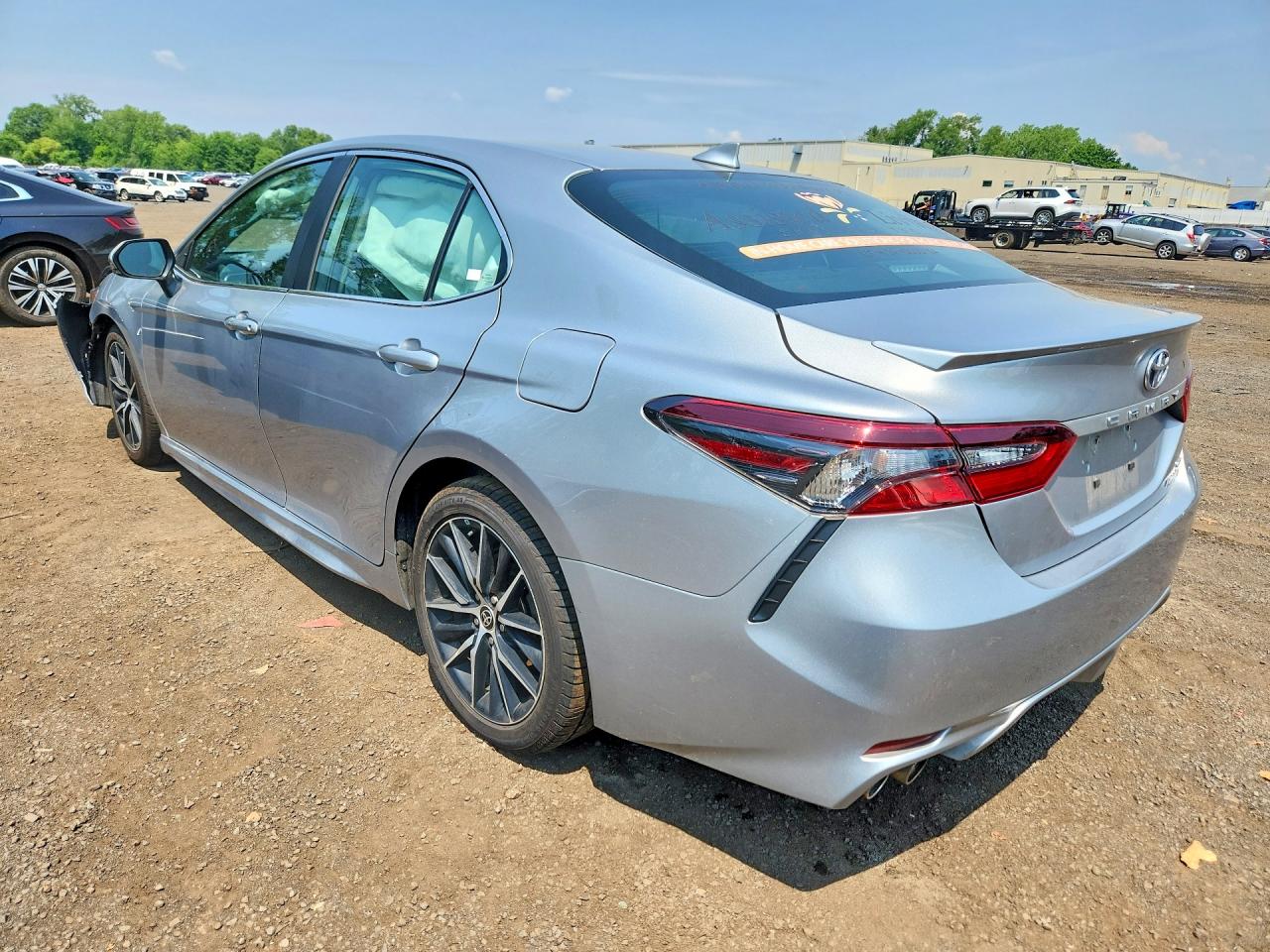 2022 TOYOTA CAMRY HYBRID SE — снимка 2