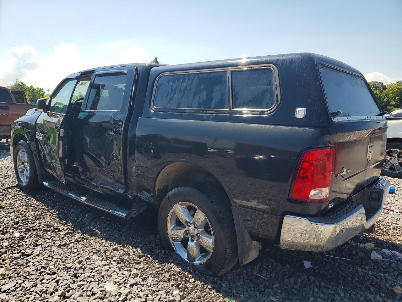2016 RAM 1500 SLT — снимка 2