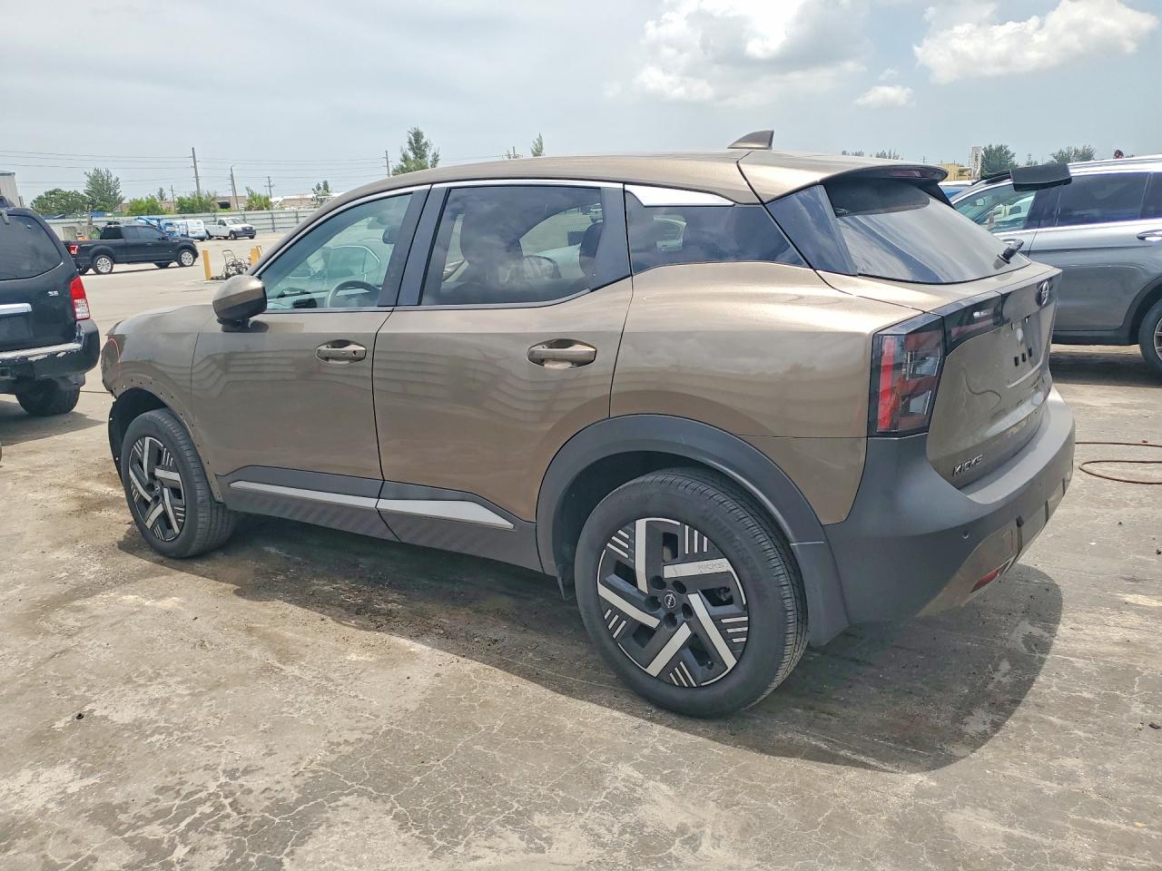 2025 NISSAN KICKS SV — снимка 2