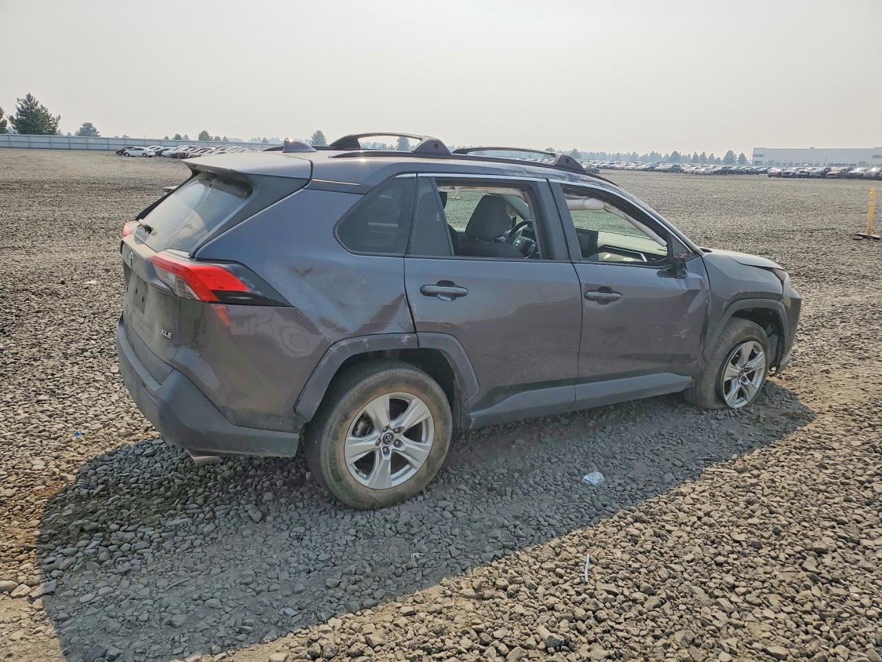2020 TOYOTA RAV4 XLE — снимка 3
