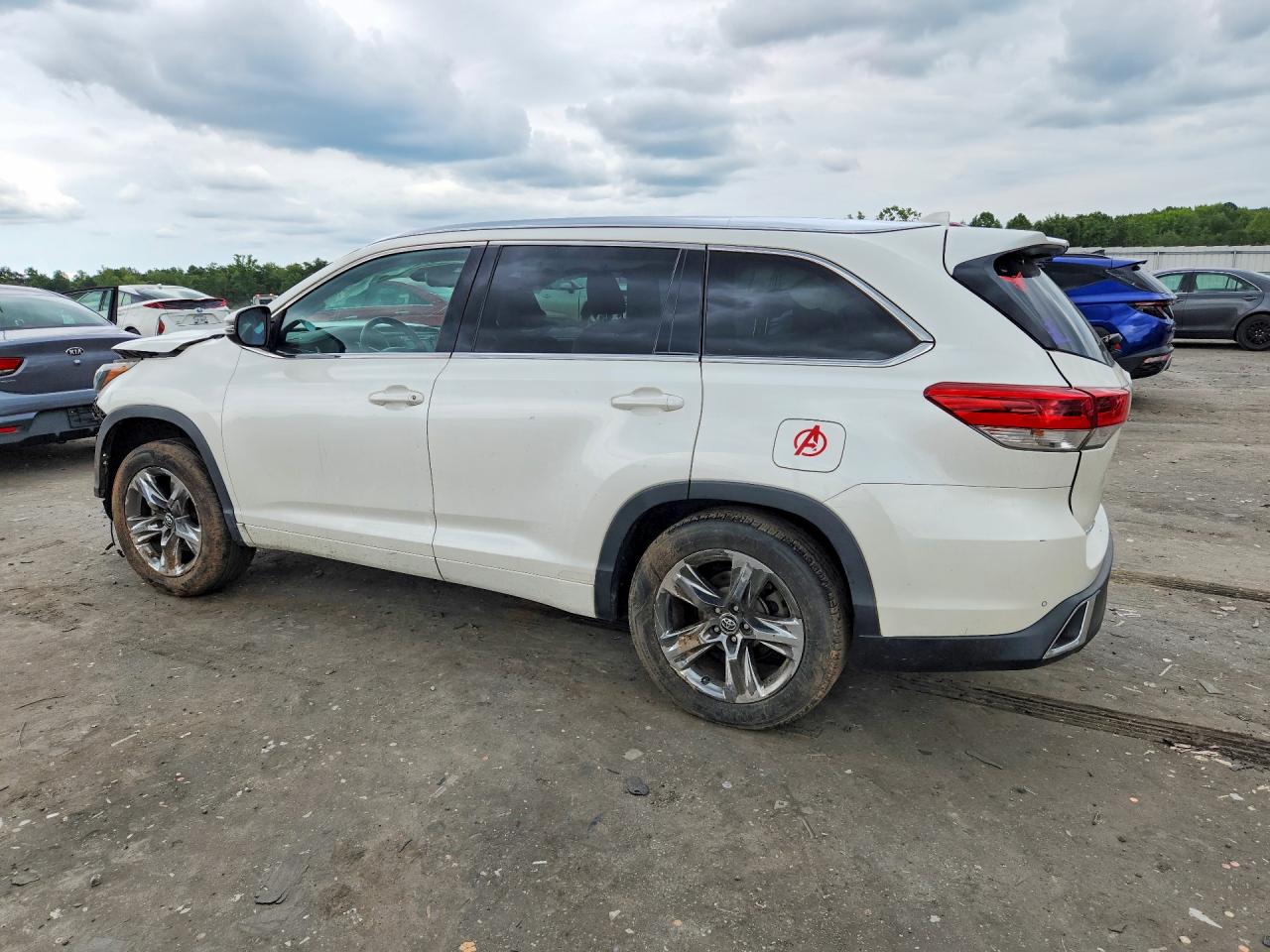 2019 TOYOTA HIGHLANDER LIMITED PLATINUM — снимка 2