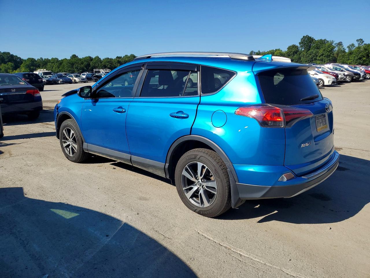 2017 TOYOTA RAV4 XLE — снимка 2