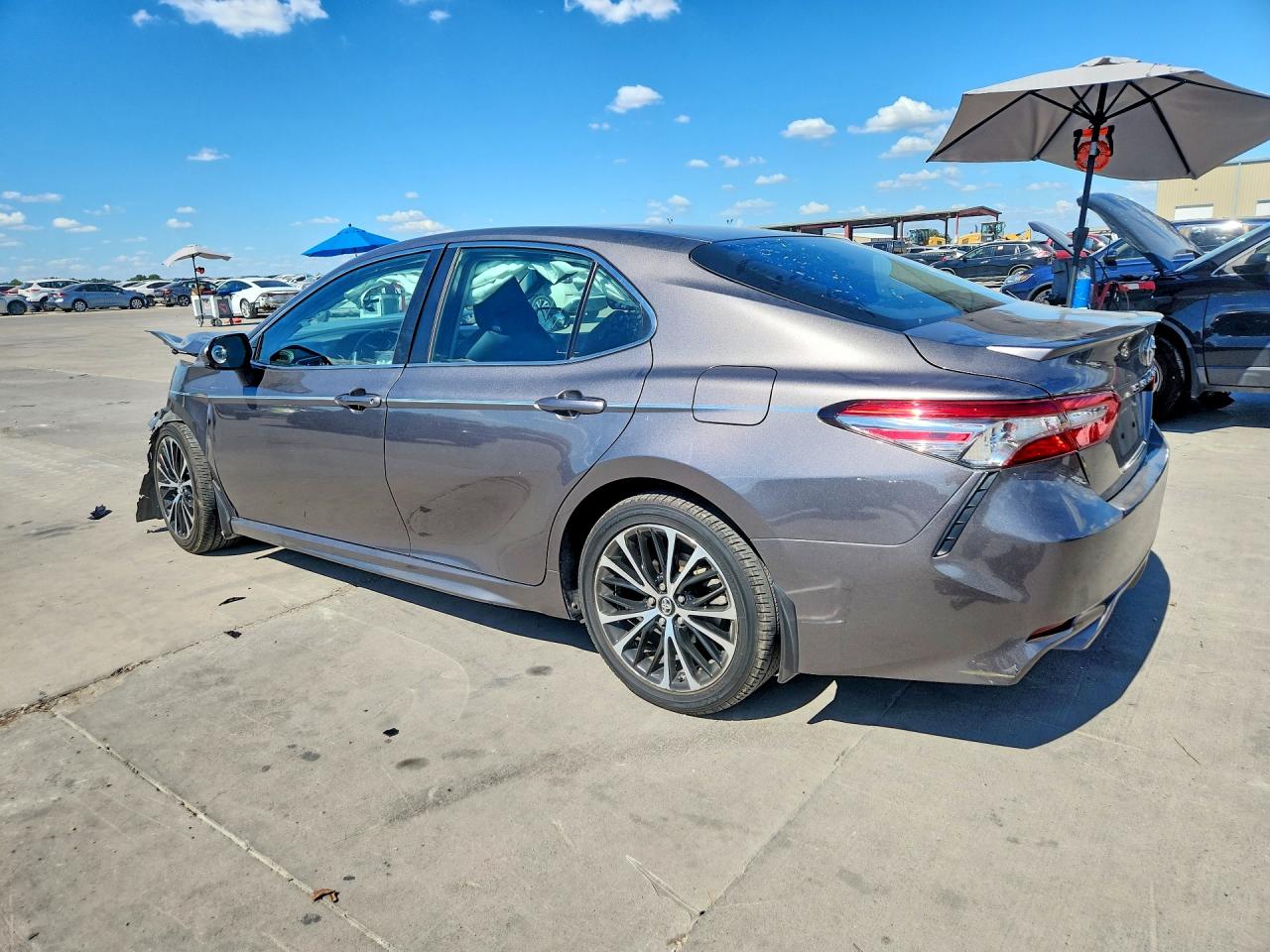 2018 TOYOTA CAMRY SE — снимка 2