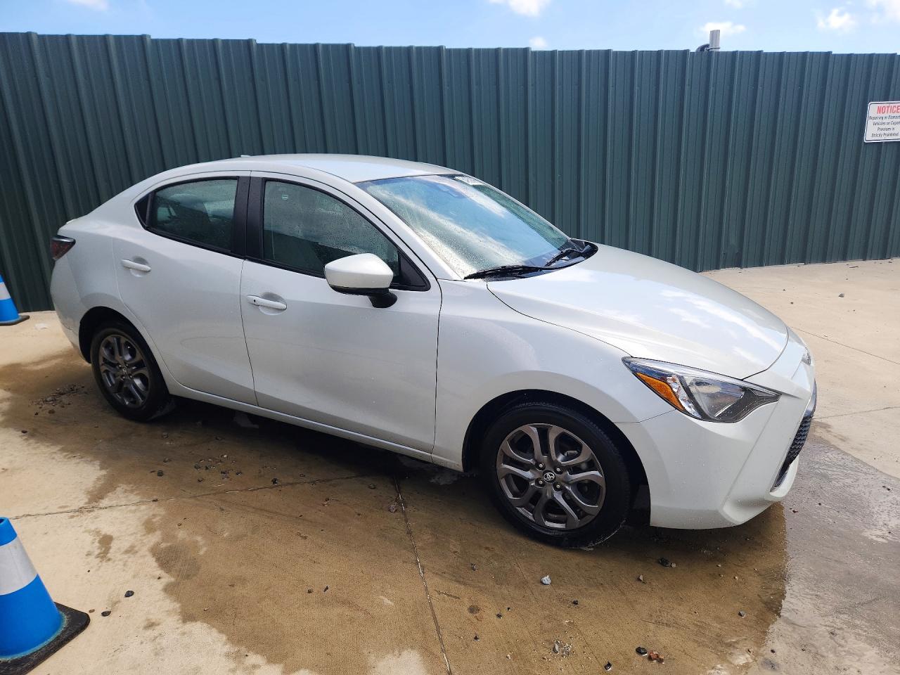 2020 TOYOTA YARIS LE — photo 4