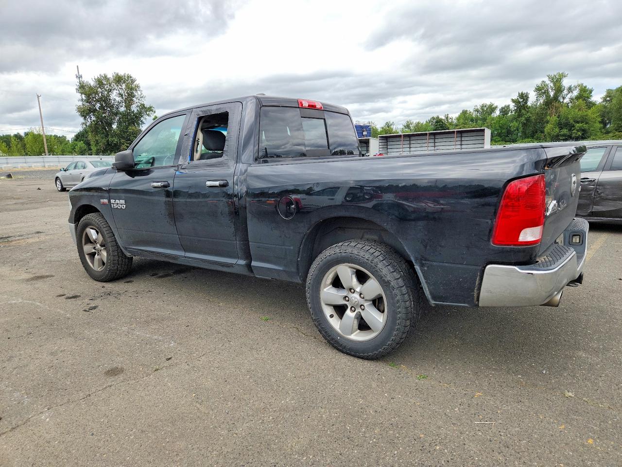 2015 RAM 1500 SLT — снимка 2