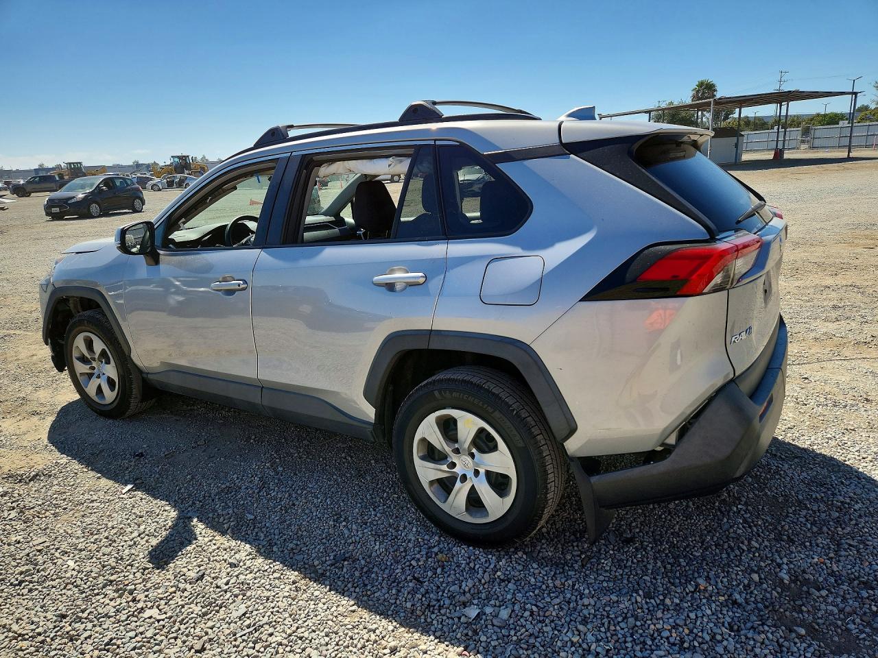 2019 TOYOTA RAV4 LE — снимка 2