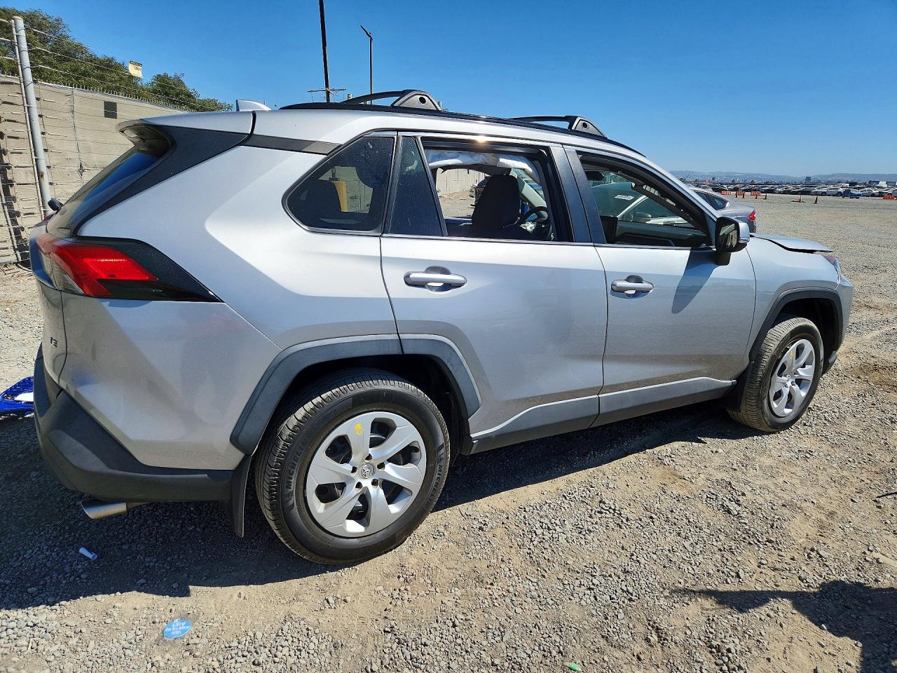 2019 TOYOTA RAV4 LE — снимка 3