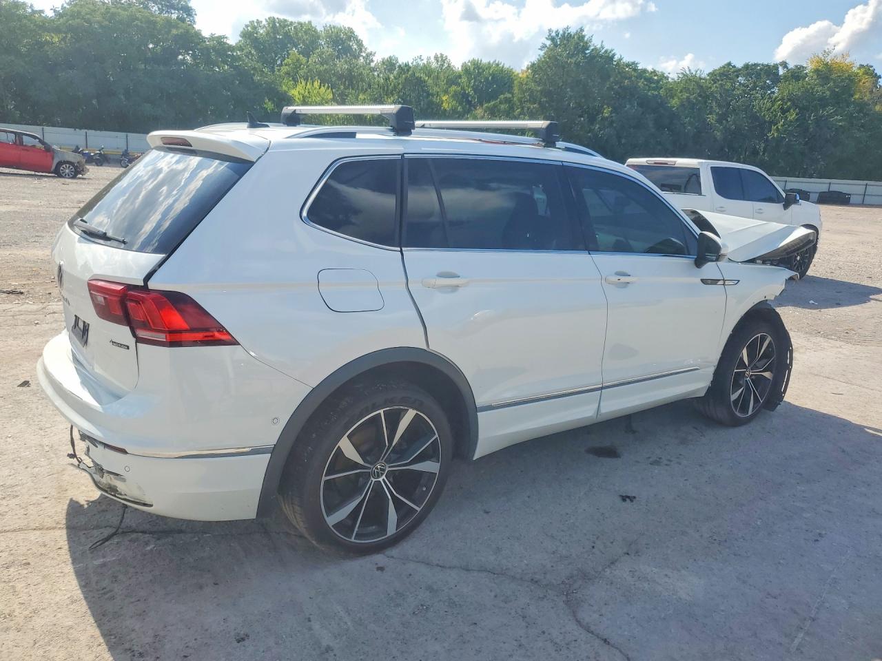 2022 VOLKSWAGEN TIGUAN SEL R-LINE — снимка 3