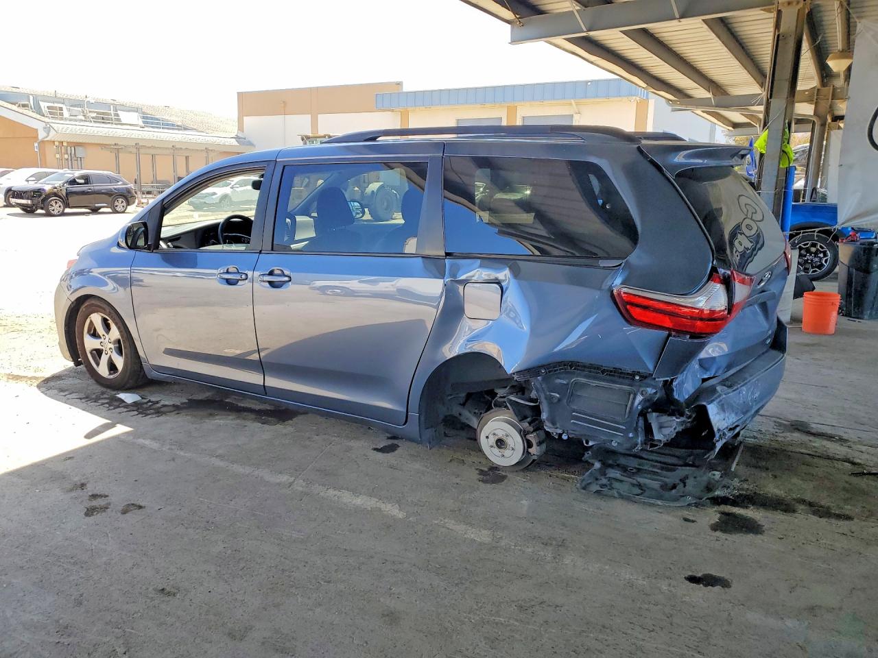 2015 TOYOTA SIENNA LE — снимка 2