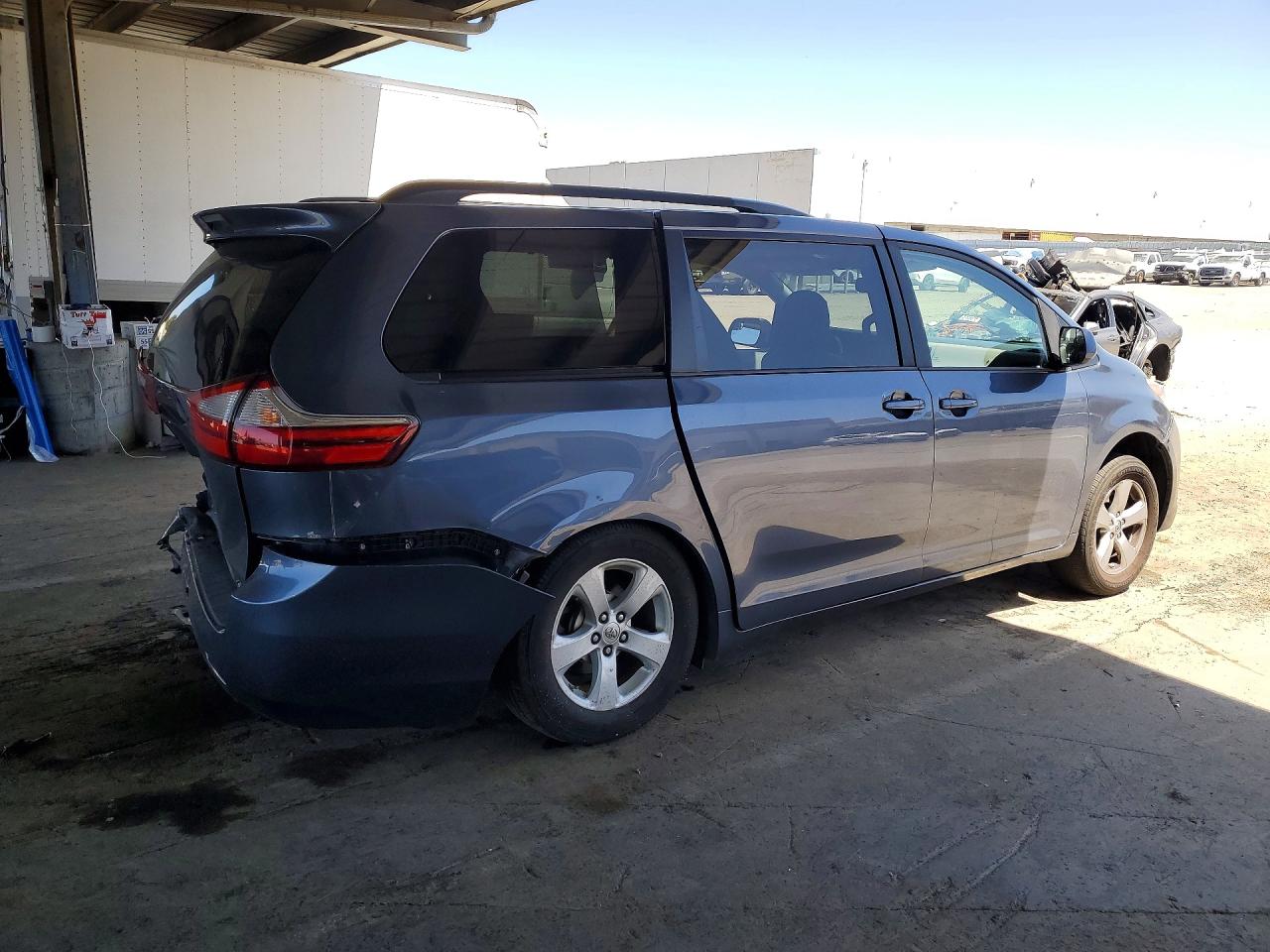 2015 TOYOTA SIENNA LE — снимка 3