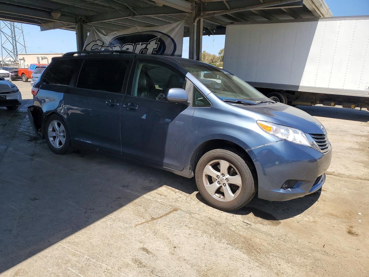 2015 TOYOTA SIENNA LE — снимка 4