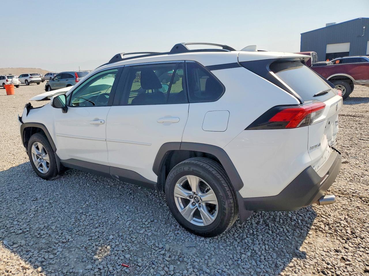 2021 TOYOTA RAV4 XLE — снимка 2