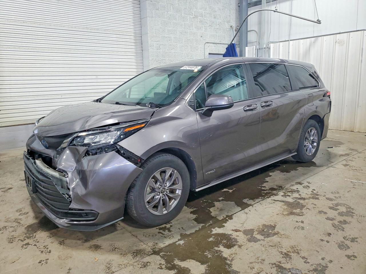2021 TOYOTA SIENNA LE