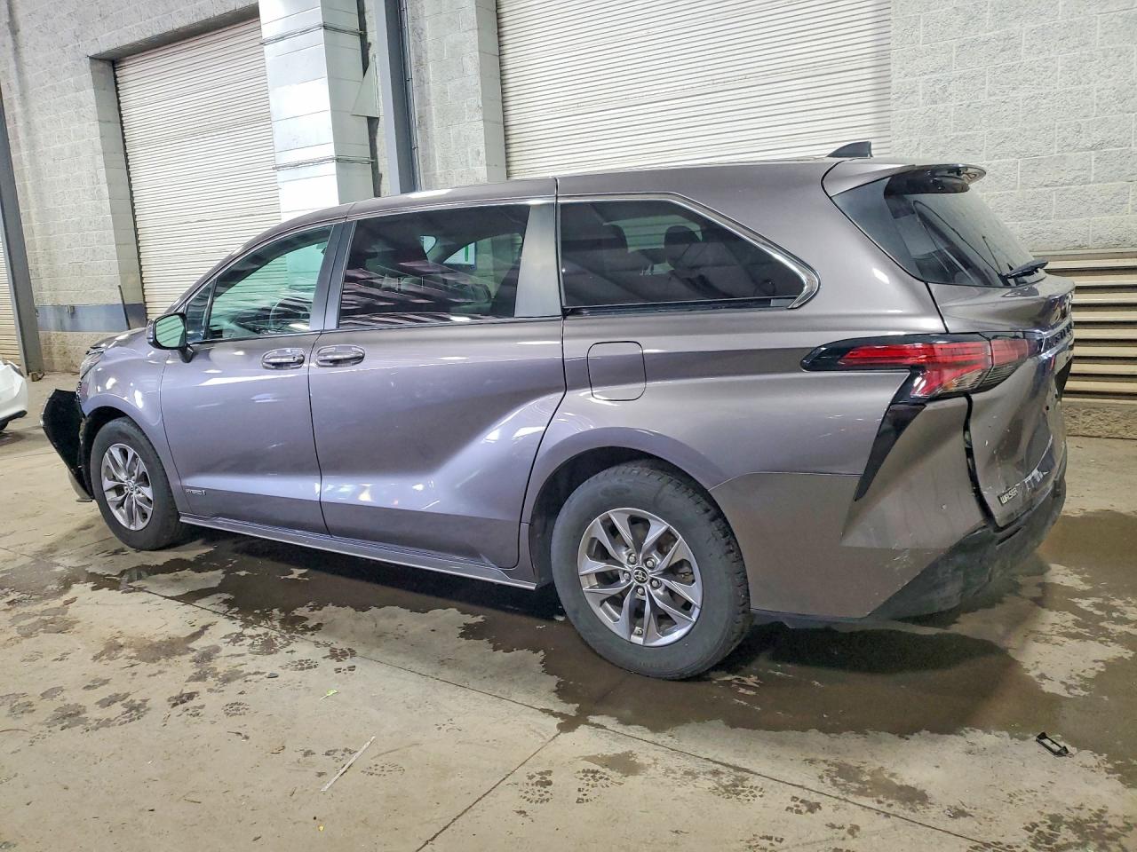 2021 TOYOTA SIENNA LE — снимка 2