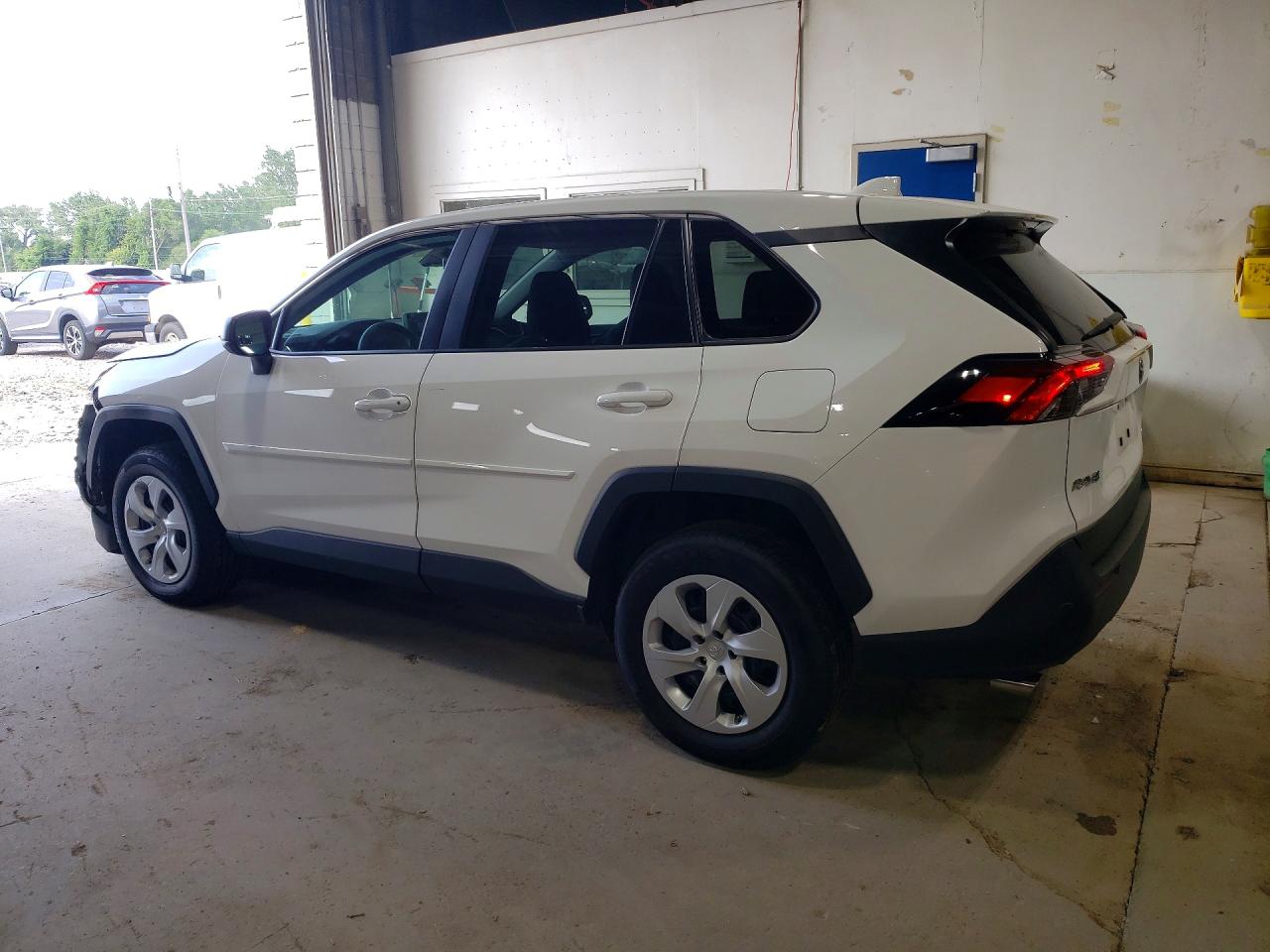 2024 TOYOTA RAV4 LE — снимка 2