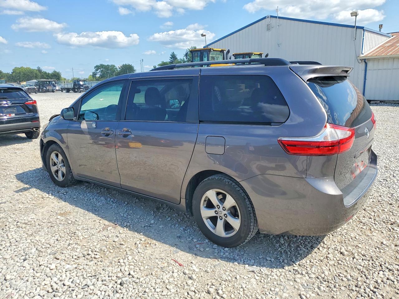 2015 TOYOTA SIENNA LE — снимка 2