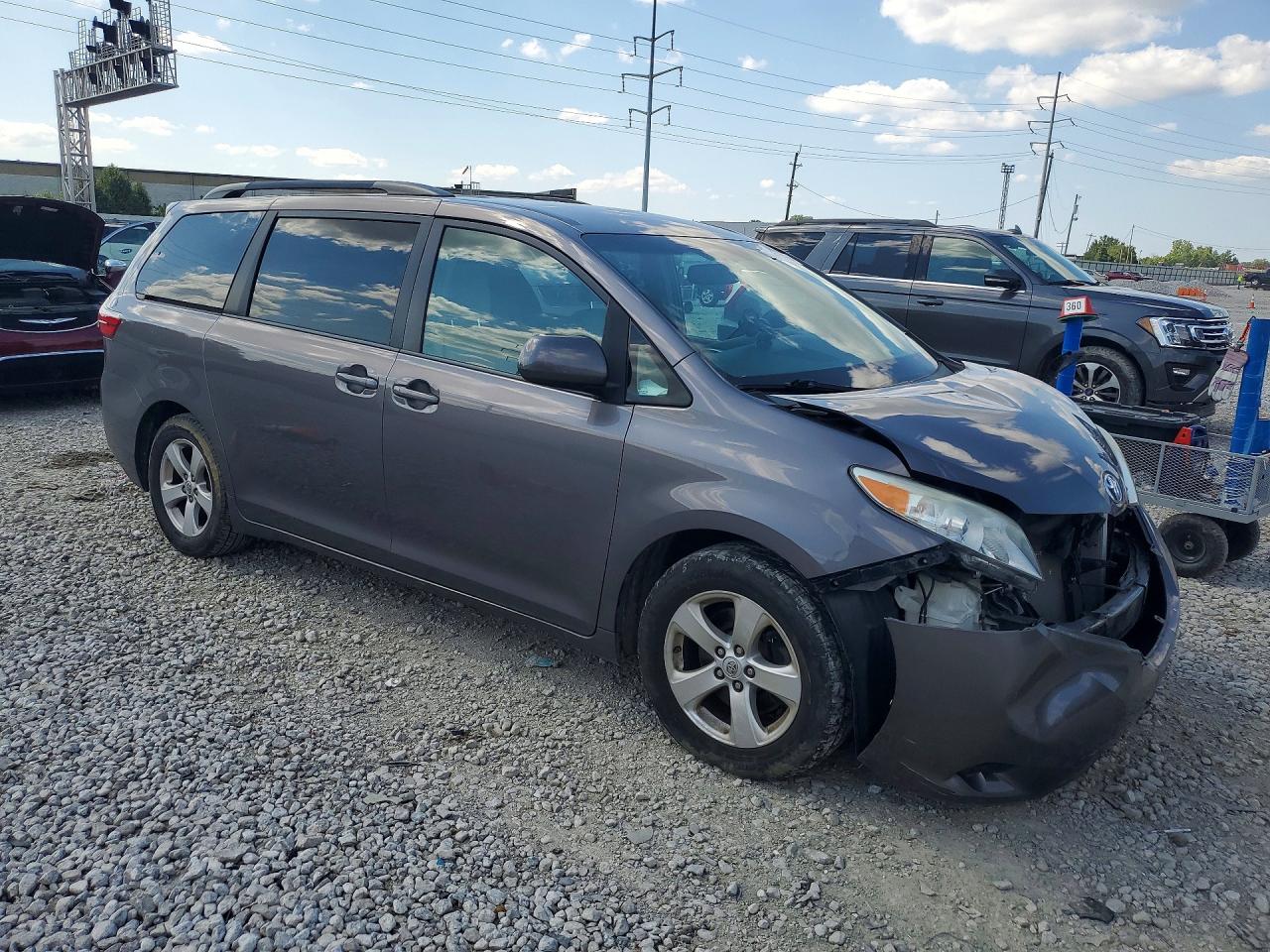 2015 TOYOTA SIENNA LE — снимка 4