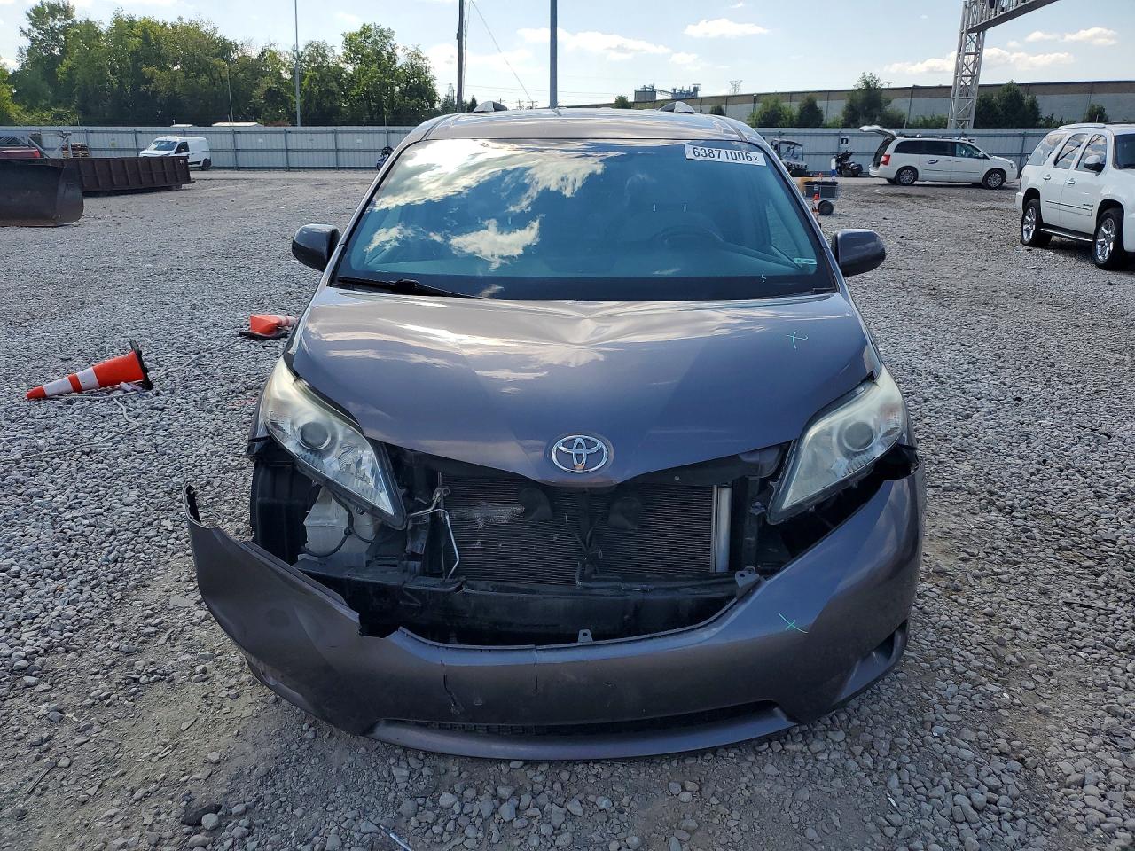 2015 TOYOTA SIENNA LE — снимка 5