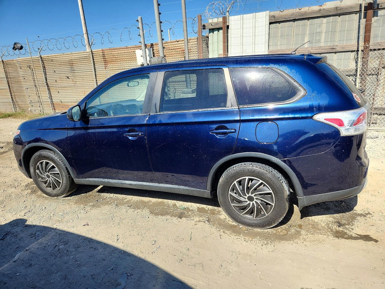 2015 MITSUBISHI OUTLANDER ES — снимка 2