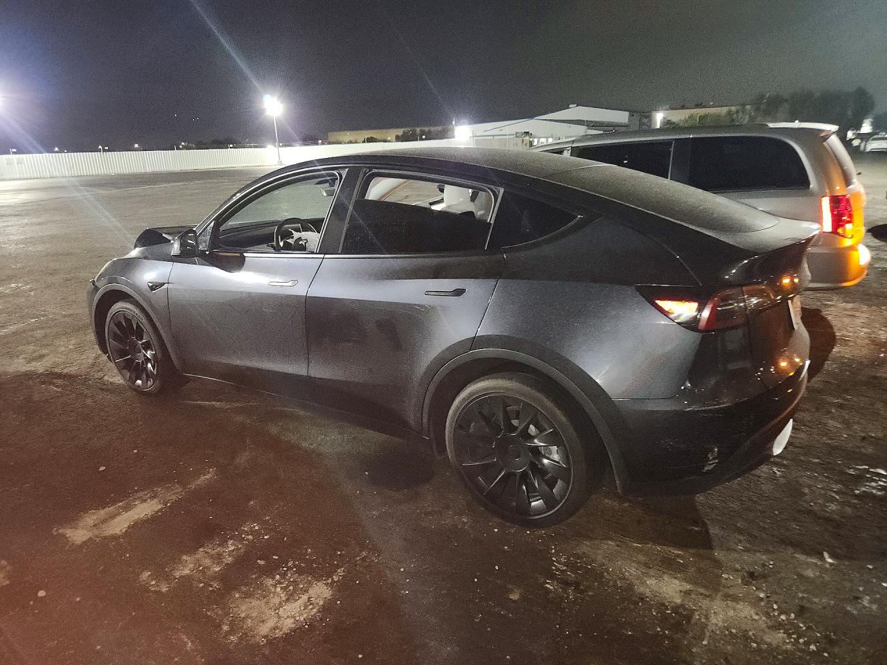 2024 TESLA MODEL Y — снимка 2
