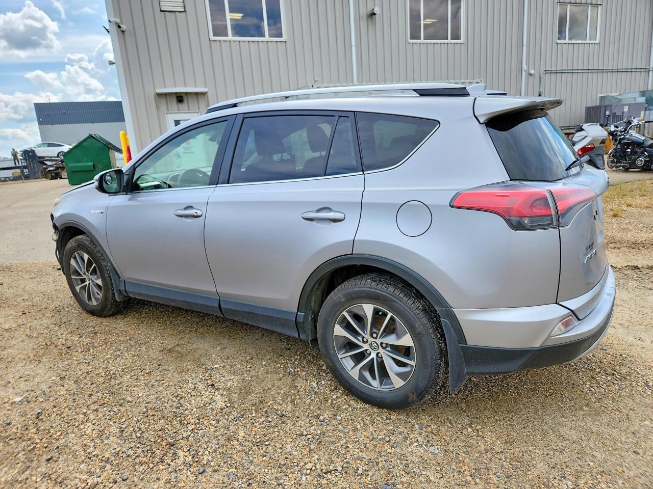 2017 TOYOTA RAV4 HV XLE — снимка 2