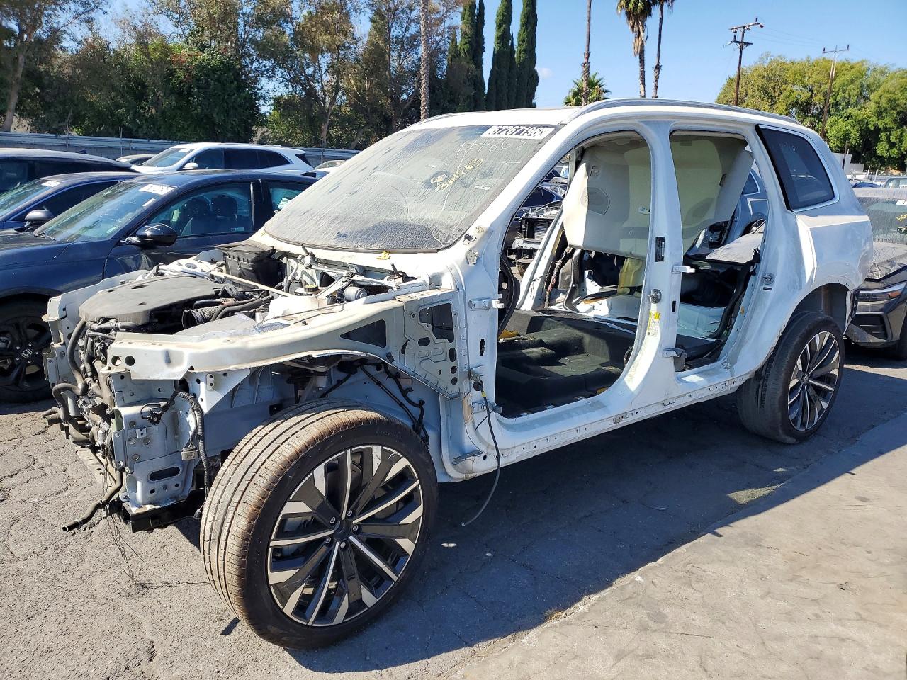 2025 VOLVO XC90 PLUS