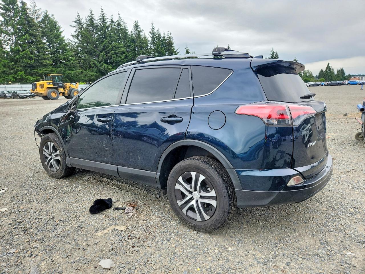 2018 TOYOTA RAV4 LE — снимка 2