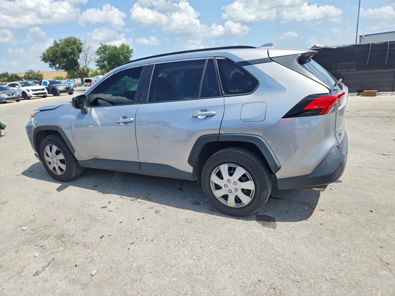 2019 TOYOTA RAV4 LE — снимка 2