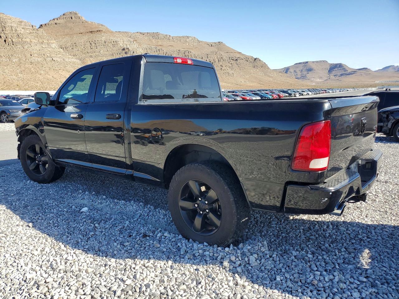 2016 RAM 1500 ST — снимка 2