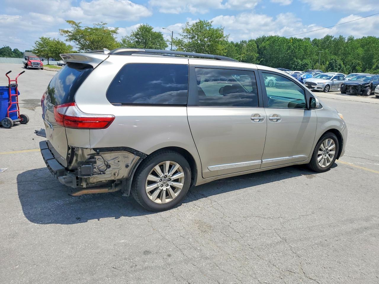 2015 TOYOTA SIENNA LIMITED PREMIUM 7-PASSENGER — снимка 3