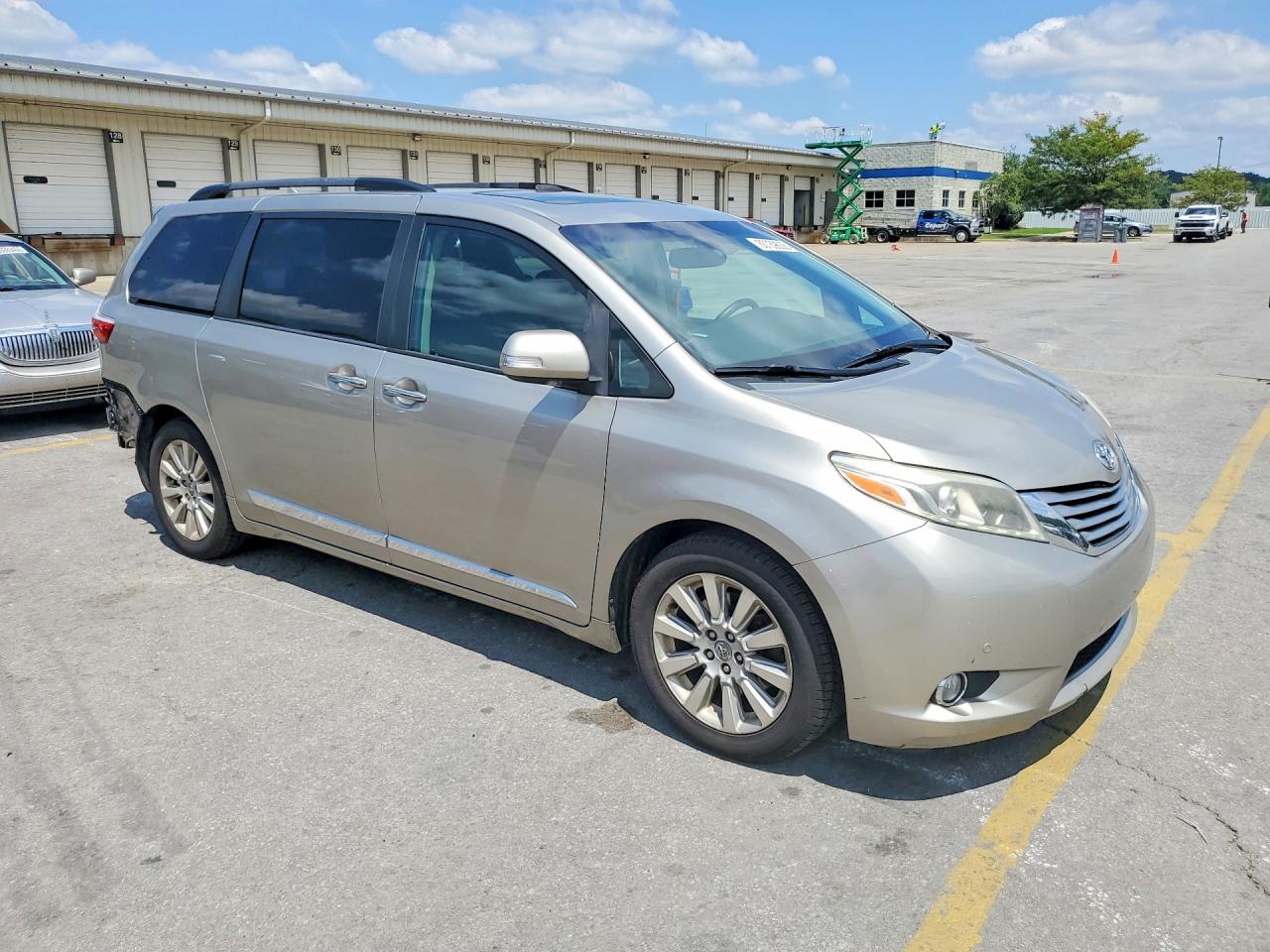 2015 TOYOTA SIENNA LIMITED PREMIUM 7-PASSENGER — снимка 4