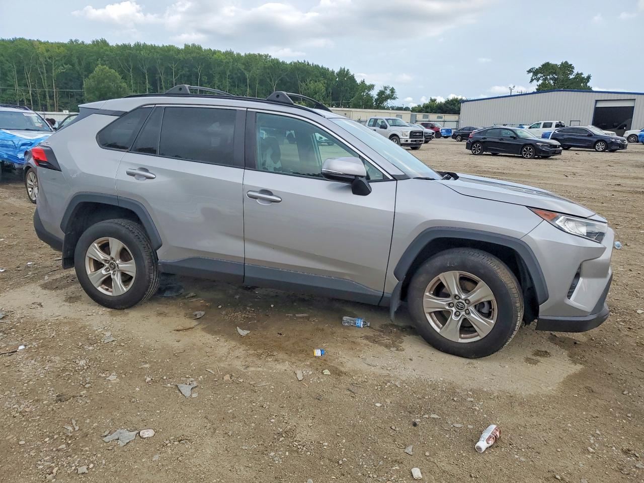 2020 TOYOTA RAV4 XLE — снимка 4