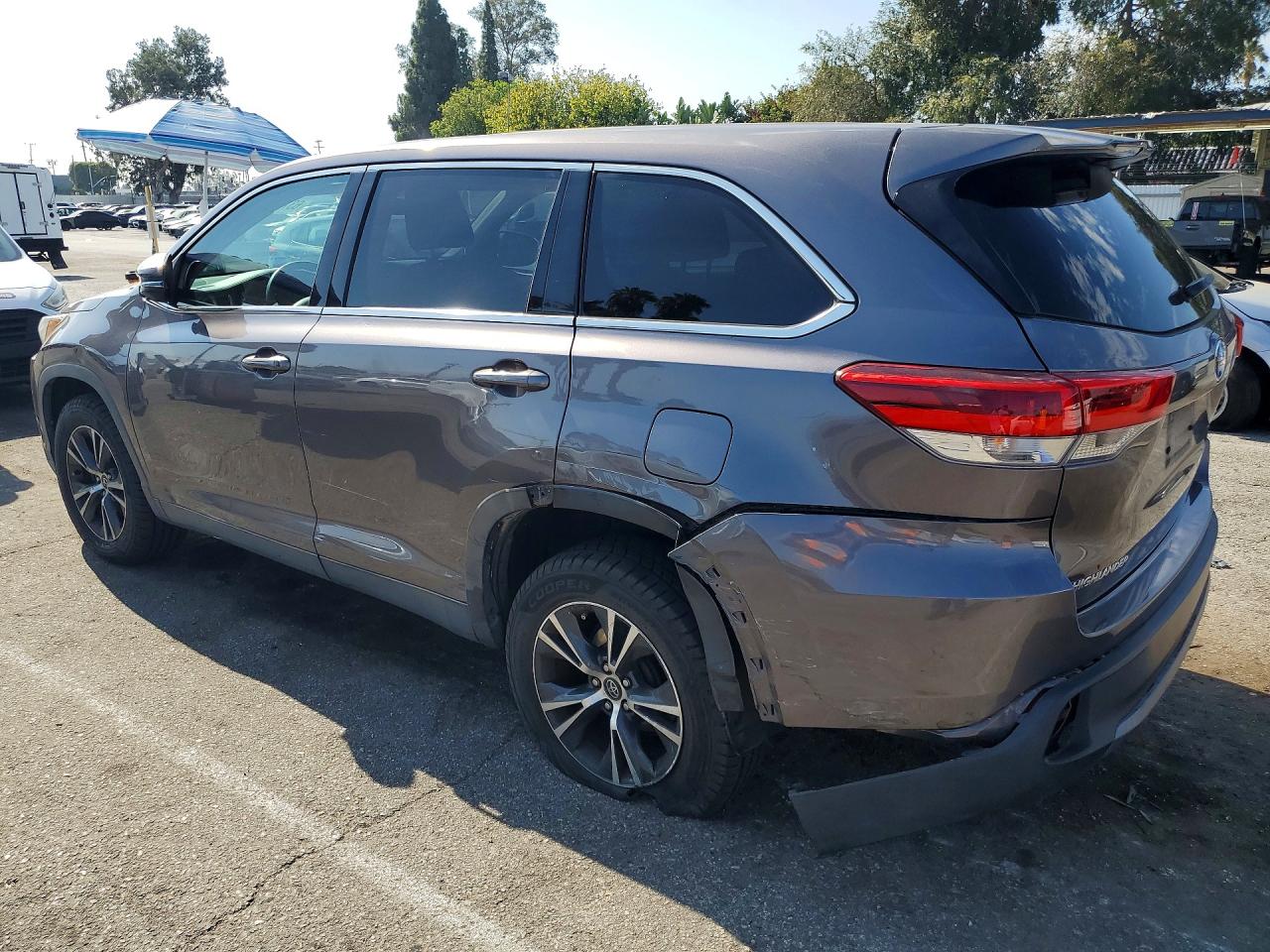 2019 TOYOTA HIGHLANDER LE — снимка 2