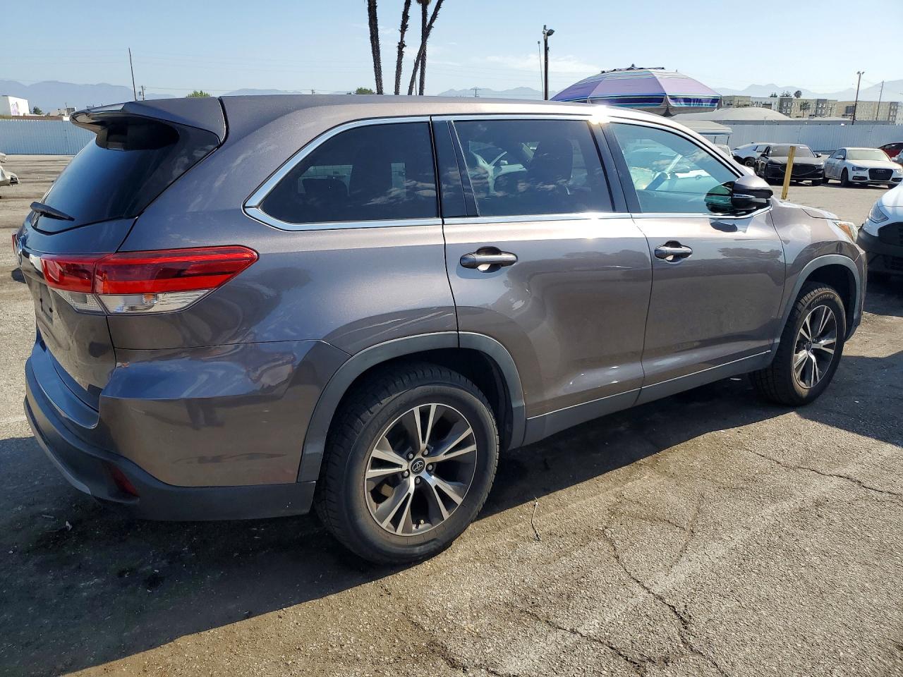 2019 TOYOTA HIGHLANDER LE — снимка 3