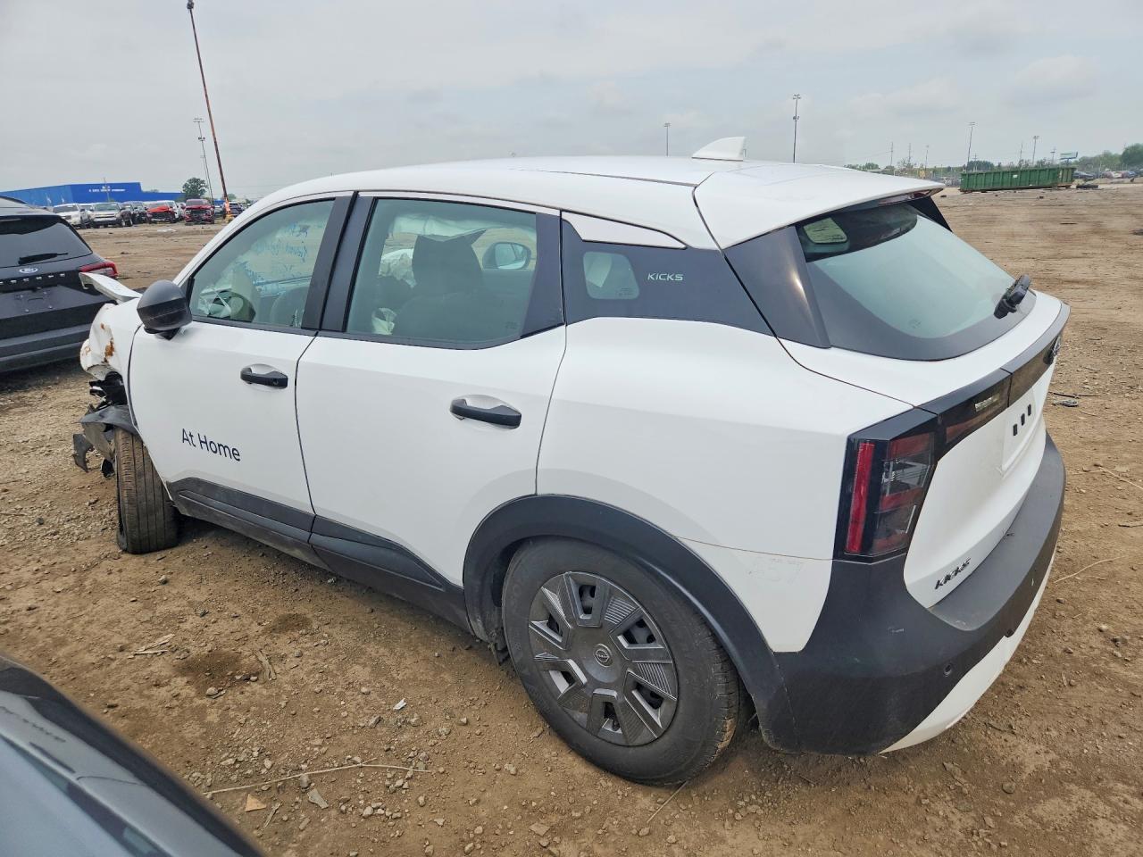 2025 NISSAN KICKS S — снимка 2