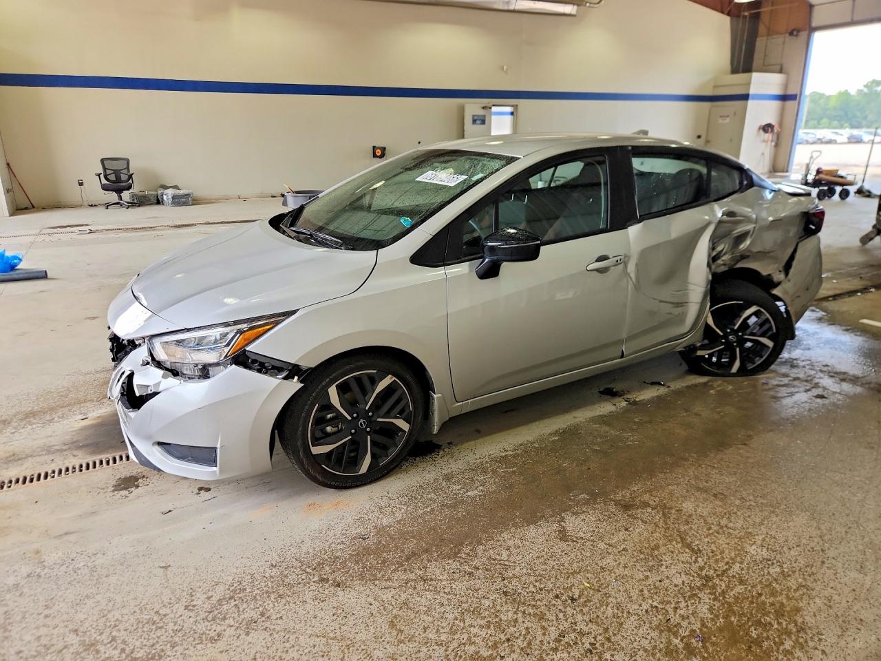 2025 NISSAN VERSA SR