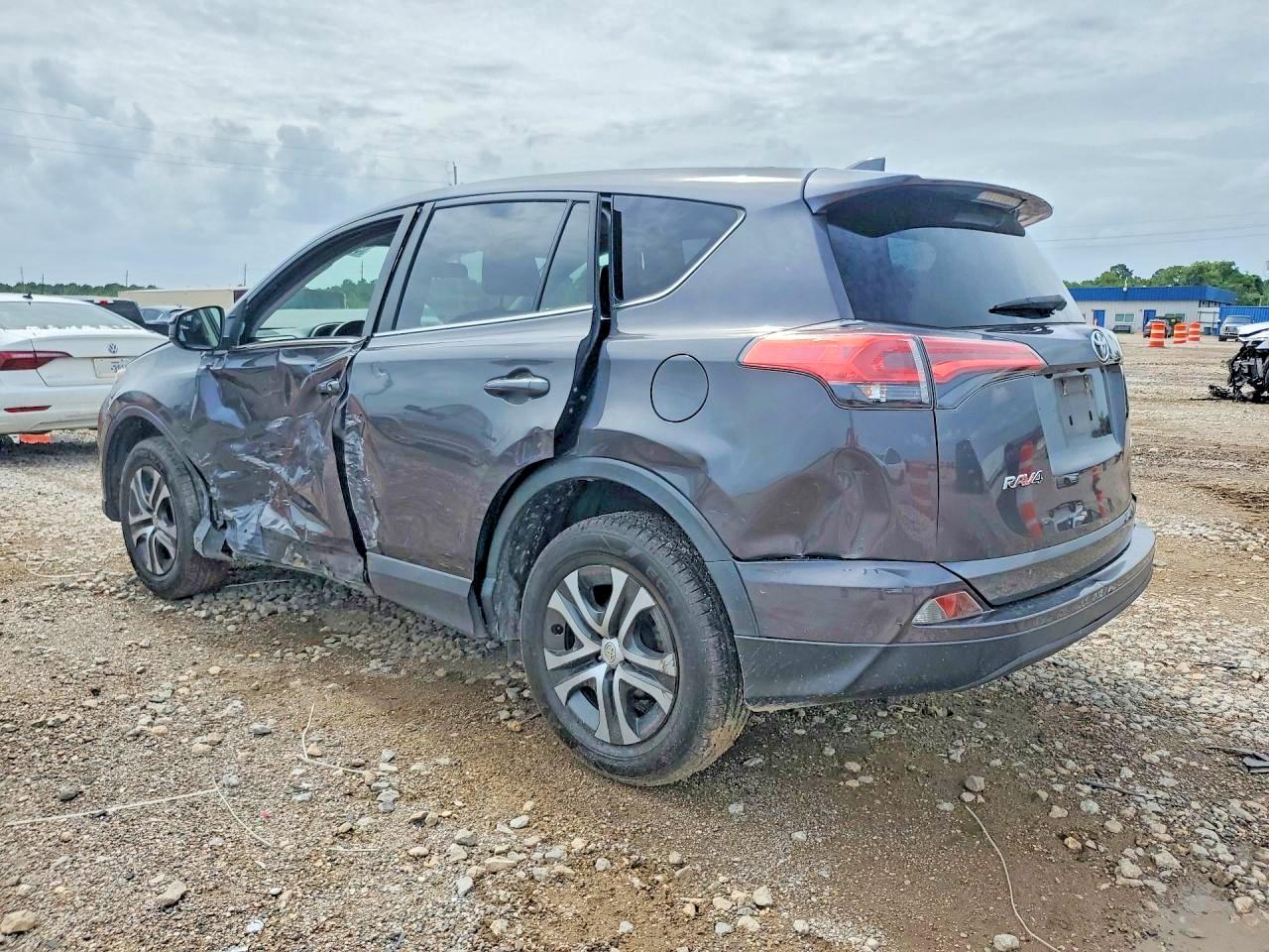 2018 TOYOTA RAV4 LE — снимка 2