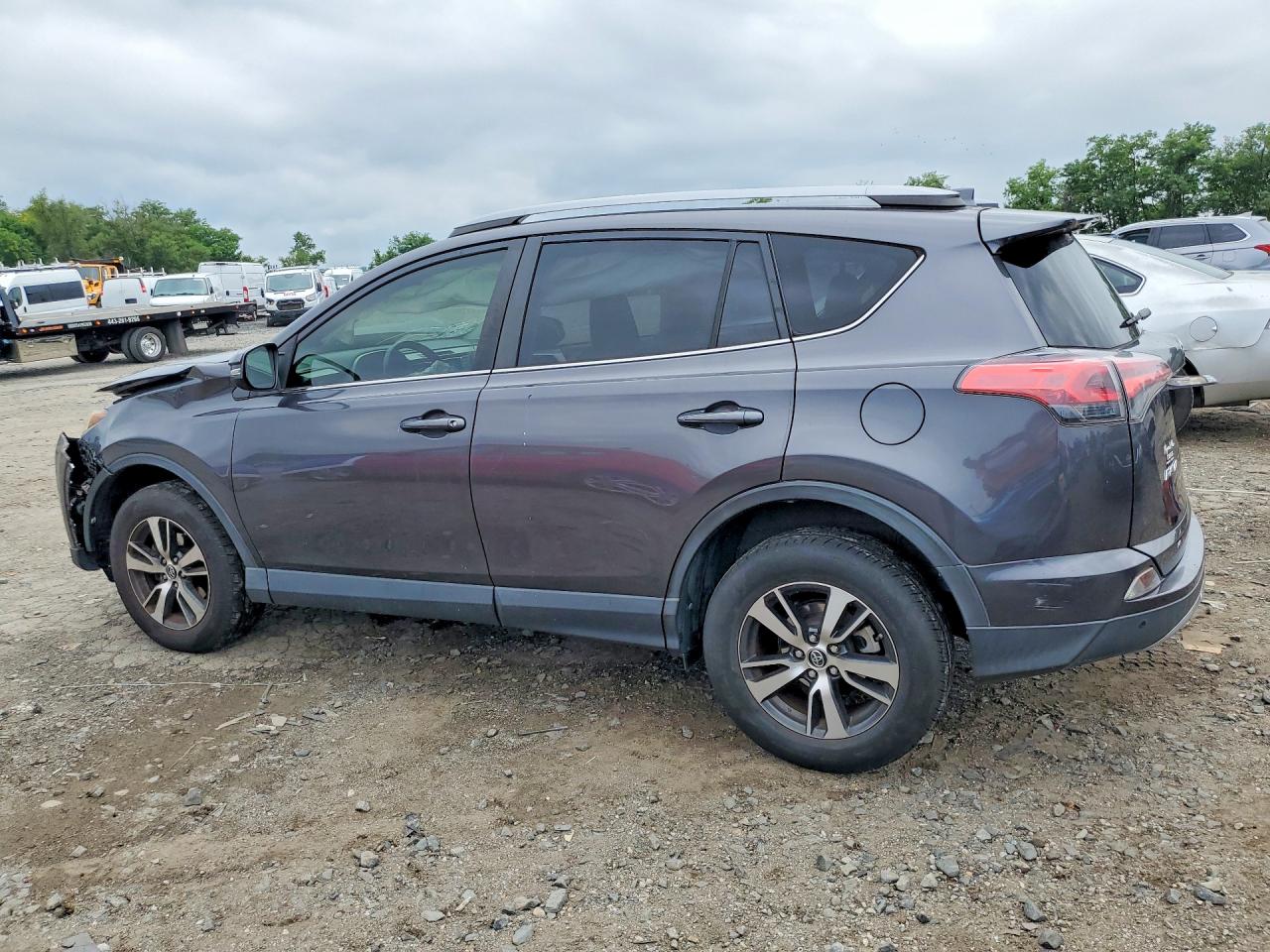 2018 TOYOTA RAV4 XLE — снимка 2