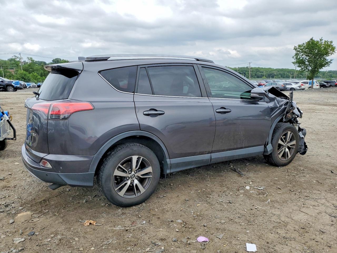 2018 TOYOTA RAV4 XLE — снимка 3