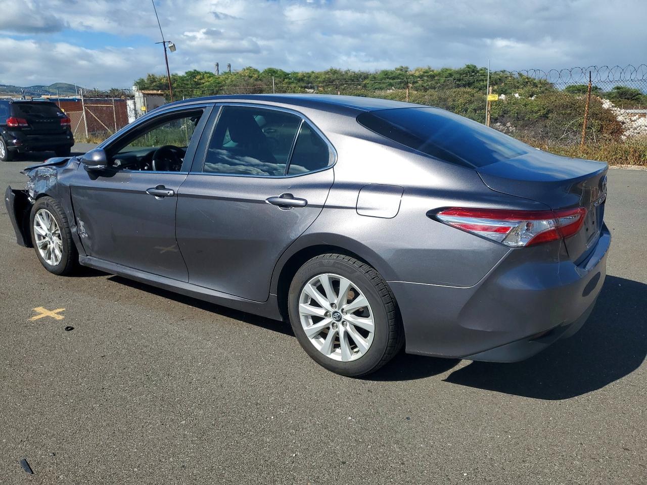 2020 TOYOTA CAMRY LE — снимка 2