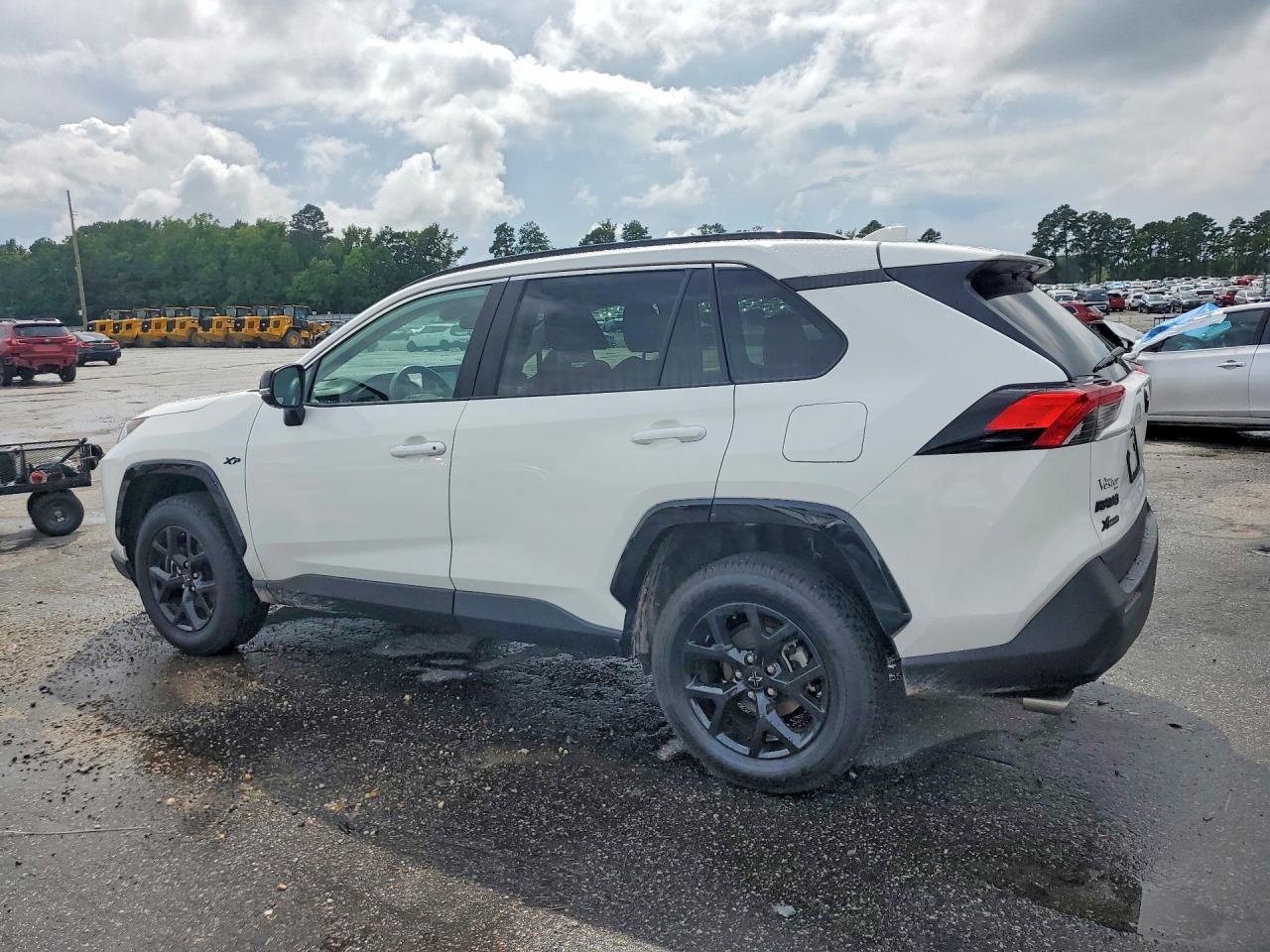 2021 TOYOTA RAV4 XLE — снимка 2