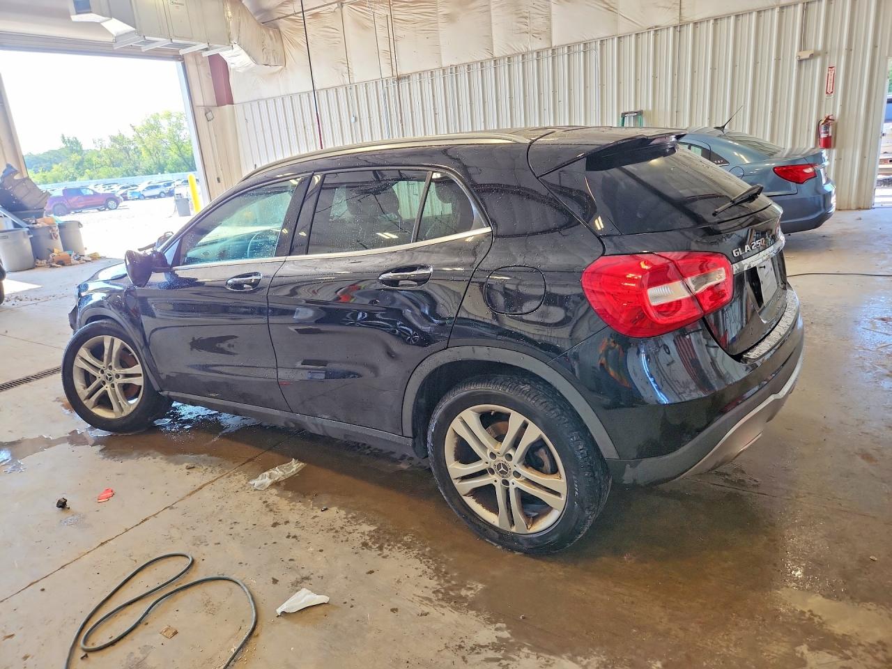 2018 MERCEDES-BENZ GLA 250 4MATIC — снимка 2