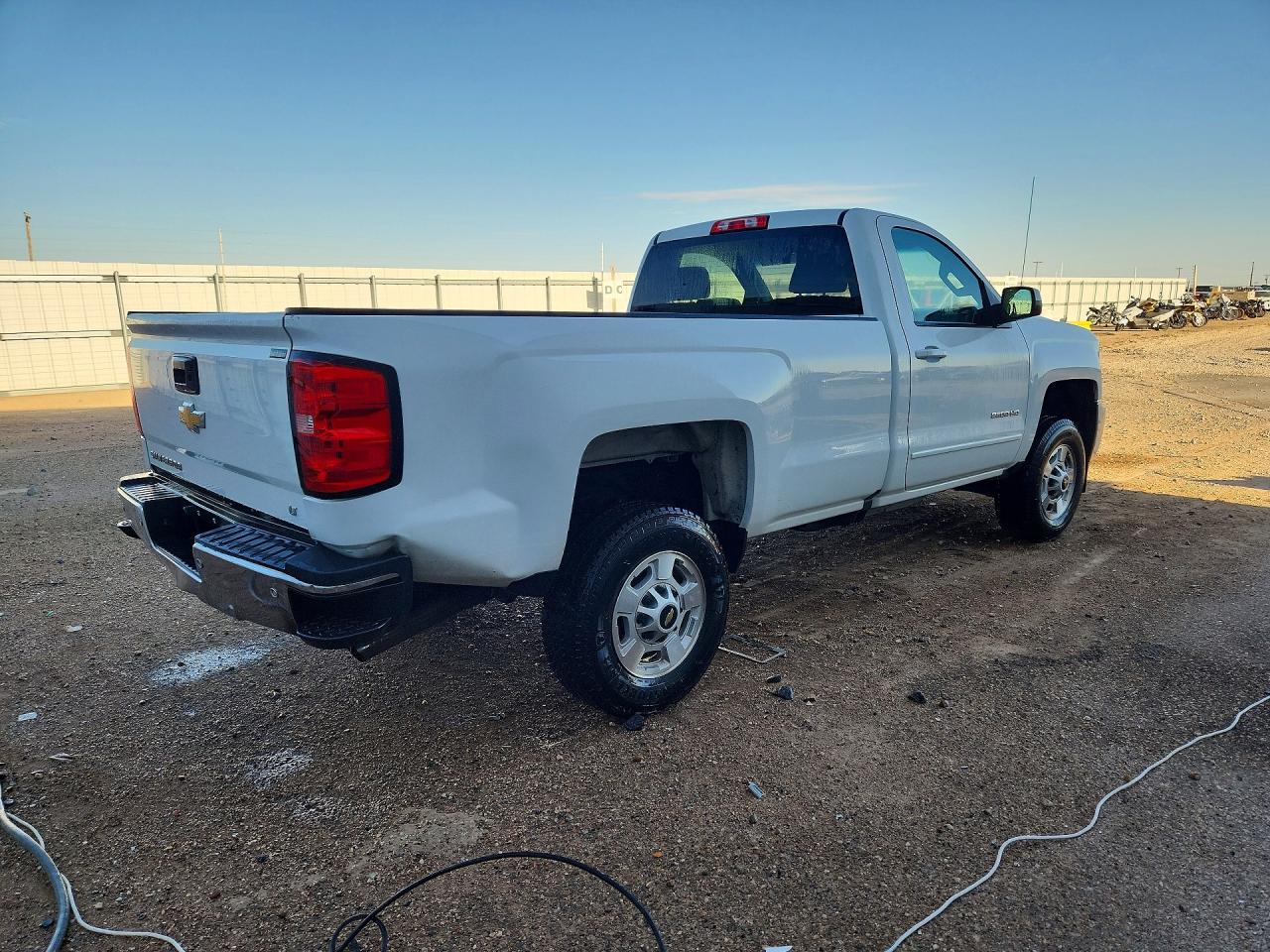 2017 CHEVROLET SILVERADO C2500 HEAVY DUTY LT — снимка 3