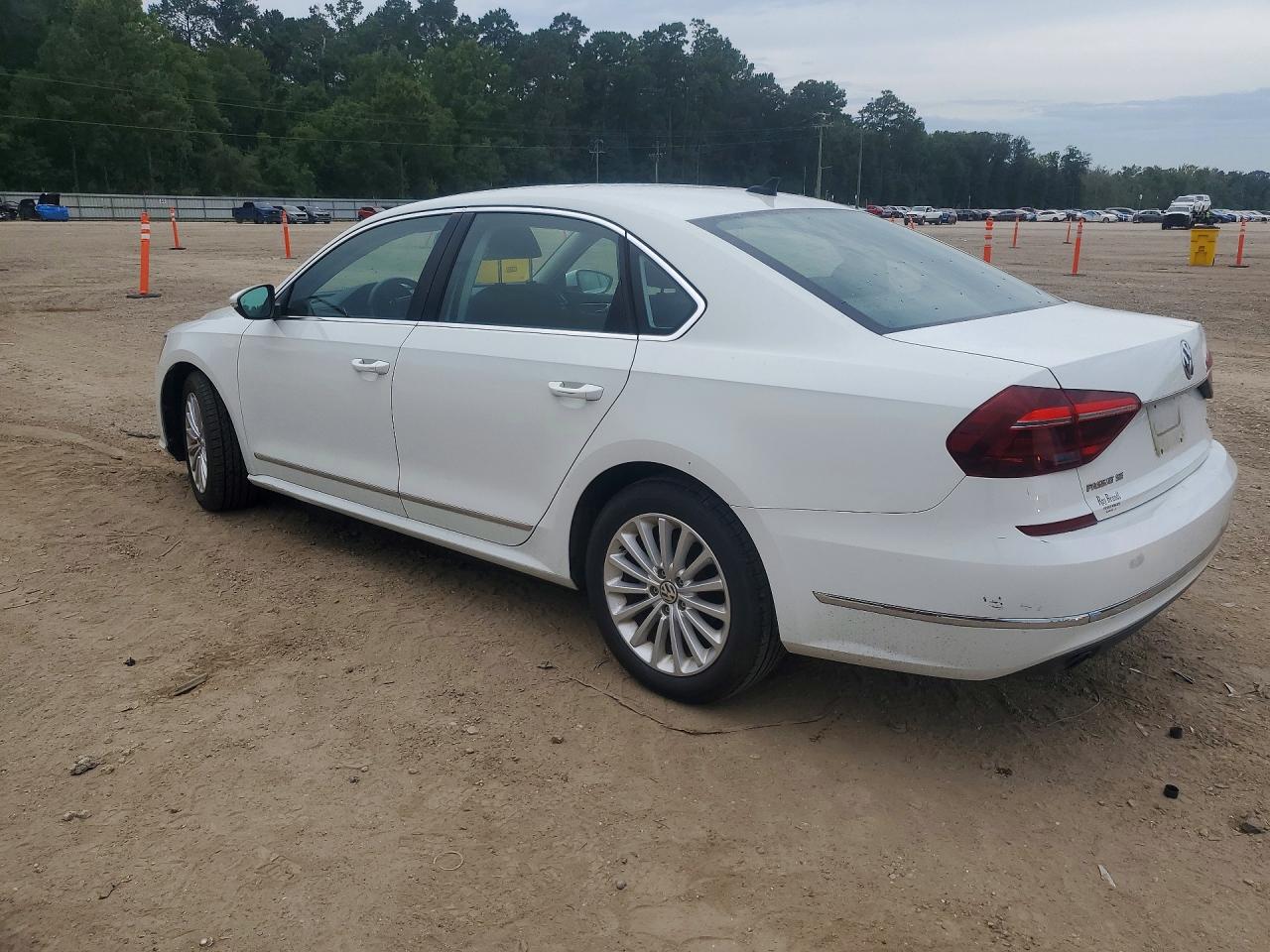 2017 VOLKSWAGEN PASSAT SE — снимка 2