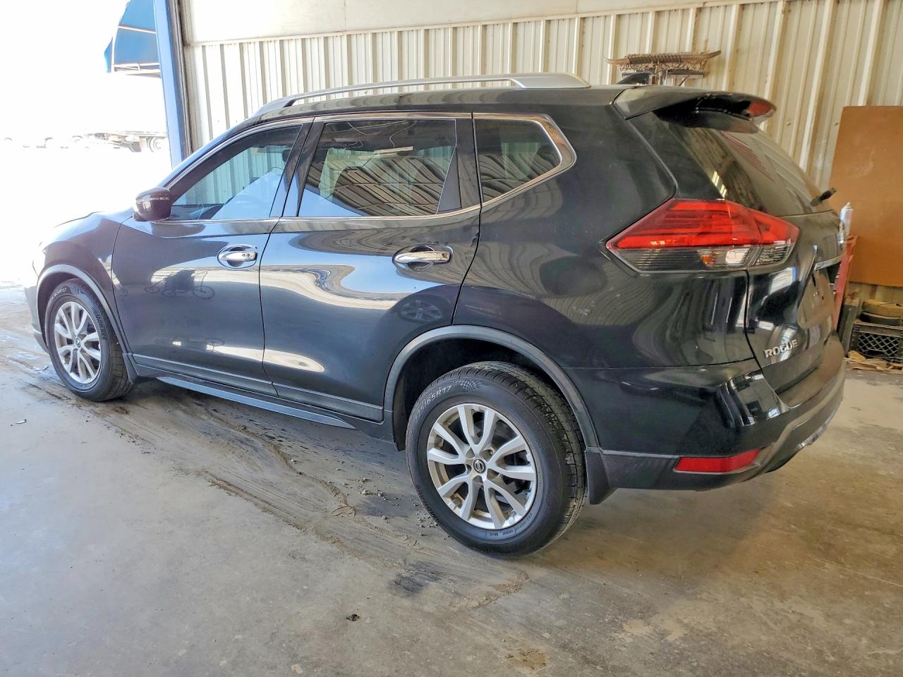 2017 NISSAN ROGUE SV — снимка 2