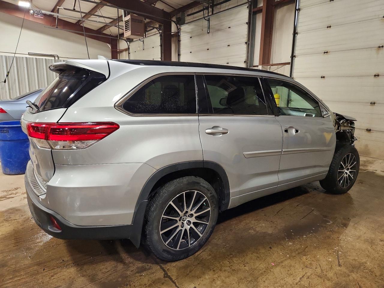 2017 TOYOTA HIGHLANDER SE — снимка 3