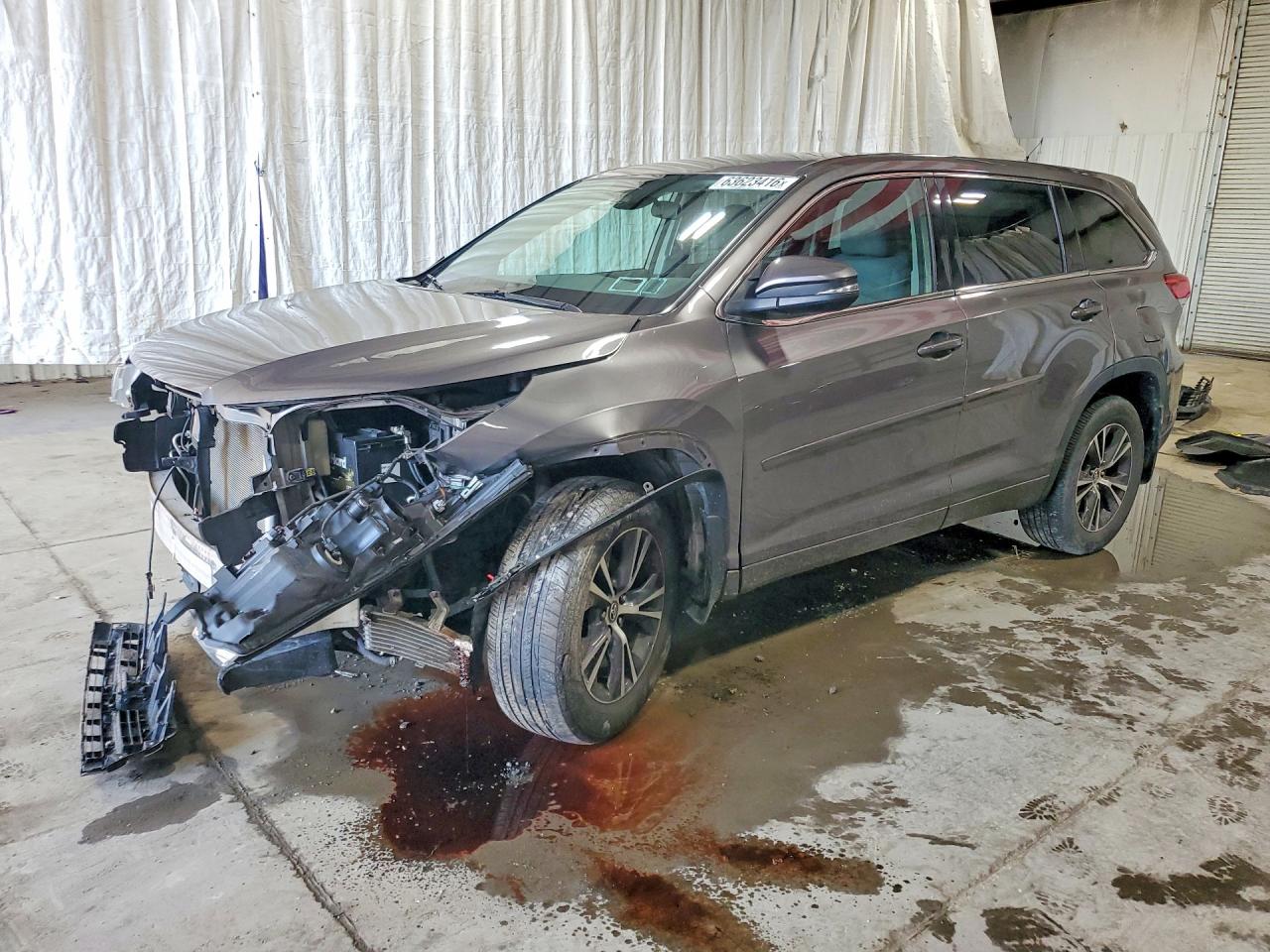 2018 TOYOTA HIGHLANDER LE