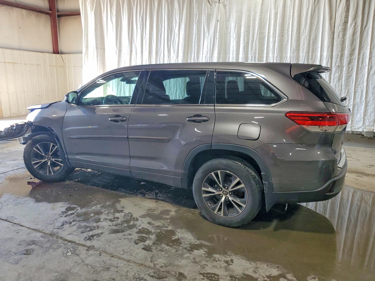 2018 TOYOTA HIGHLANDER LE — снимка 2