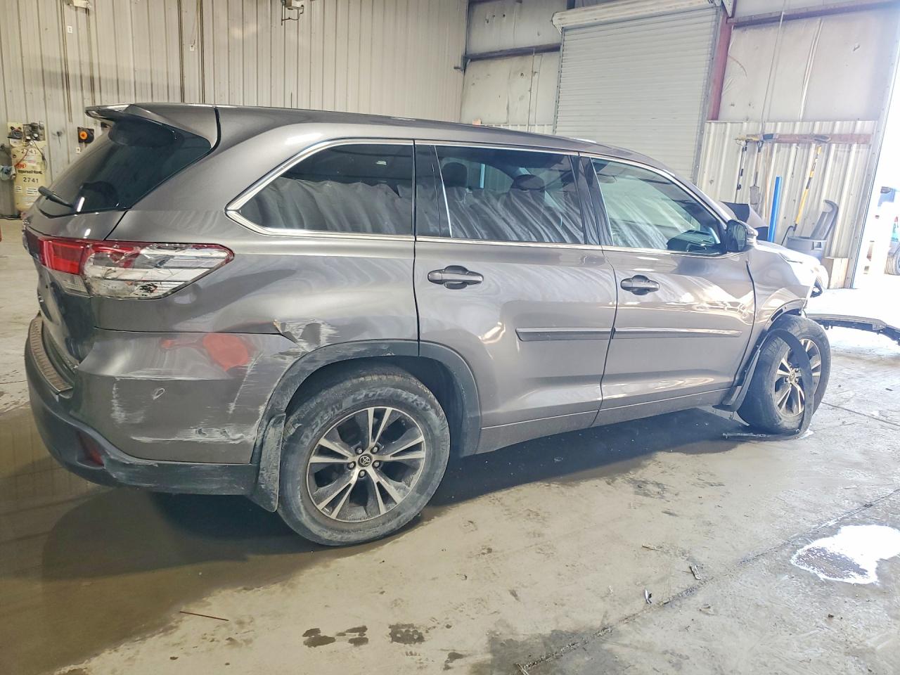 2018 TOYOTA HIGHLANDER LE — снимка 3
