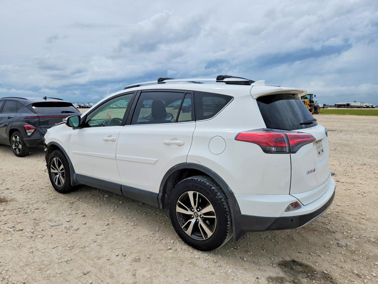 2017 TOYOTA RAV4 XLE — снимка 2